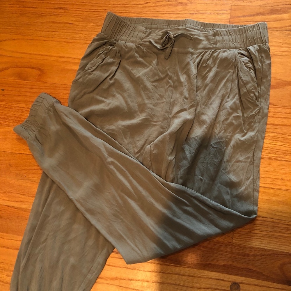 NWOT Cinched Ankle Pants
